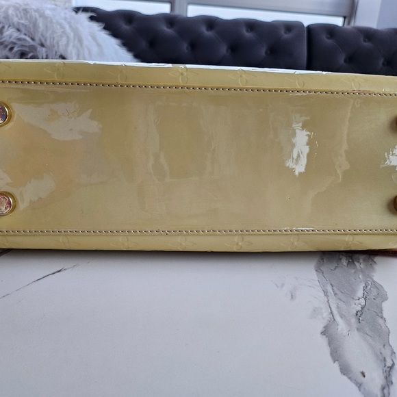 Louis Vuitton Monogram Vernis Brea MM - Picture 9 of 13